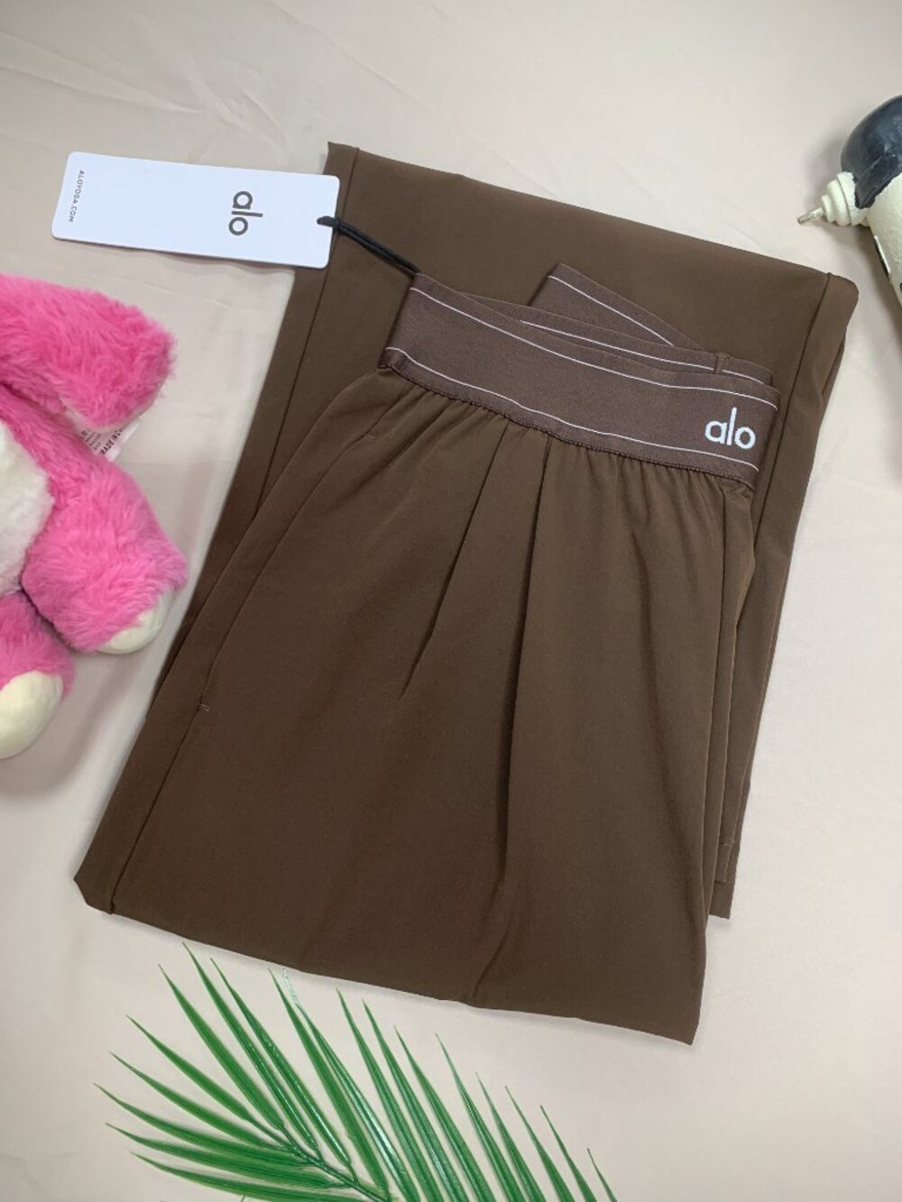 NWT Espresso ALO Yoga Studio Style Suit Up Pants👜Relaxed Regular 30" Inseam - Picture 9 of 11